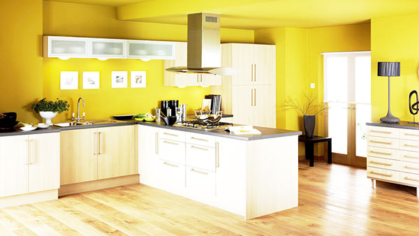 стены кухни окрашены в жёлтый