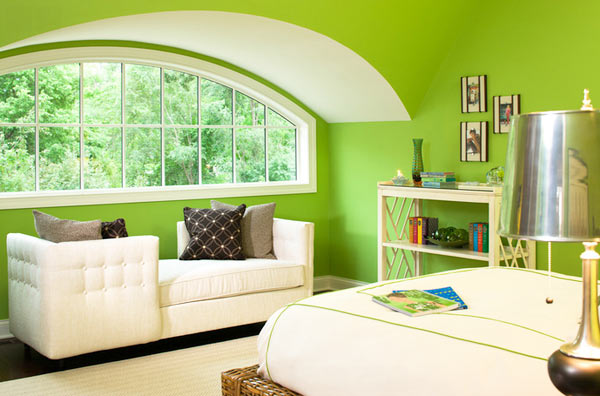 спальня зі світло-зеленими стінами